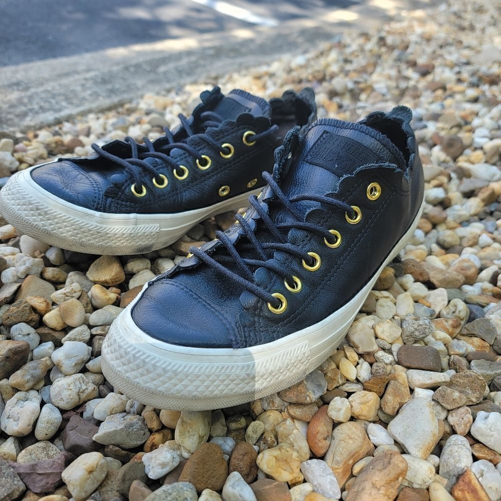 Converse - Womens Shoes - SIZE 7 - Picture 3 of 9